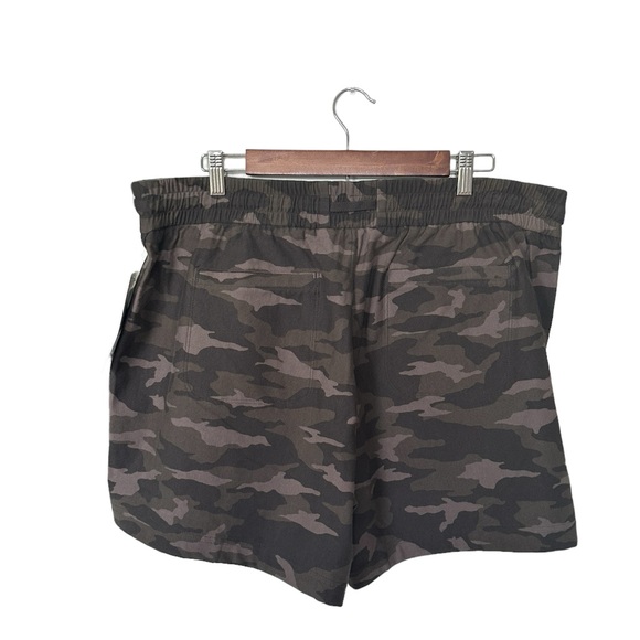 NWT‎ Athleta Camo Farallon Shorts Size 18 #2 - Picture 3 of 7